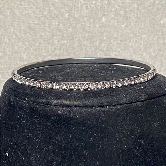 Retro 7.5” silver tone bangle bracelet w/64 faceted crystals - Picture 1 of 11